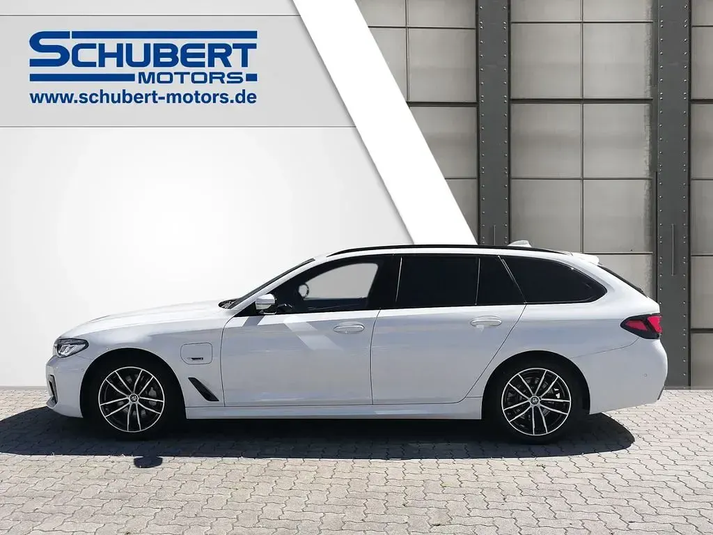 Gebraucht BMW 530e M Sport 292 PS (214 kW) 2023 Weiß Kombi