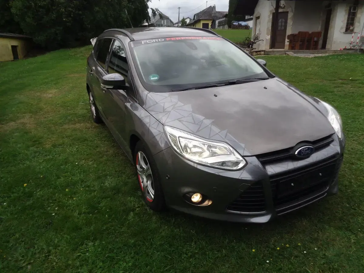 Gebraucht Ford Focus 140 PS (102 kW) 2013 Braun Kombi