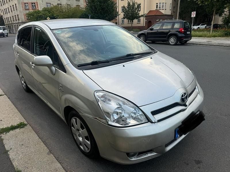 Silber Gebraucht 2007 Toyota Corolla Verso Van / Kleinbus | 1.199 € (Superpreis) - Bild 1/4