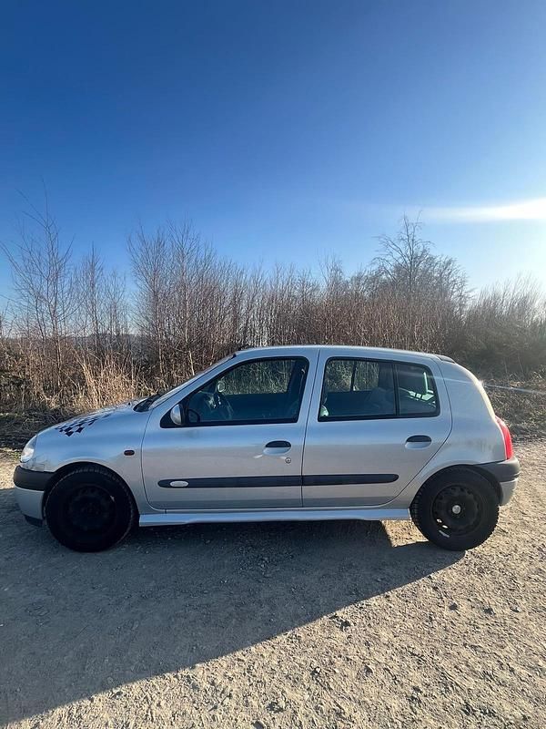 Gebraucht Renault Clio II 107 PS (78 kW) 2000 Grau Kleinwagen