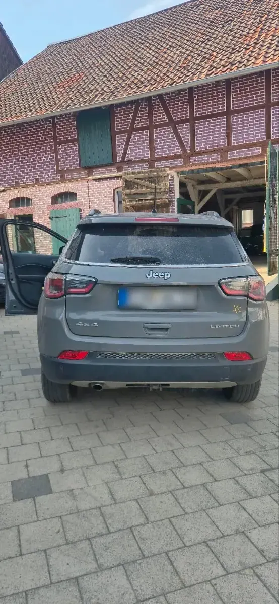 Gebraucht Jeep Compass 140 PS (102 kW) 2020 Grau SUV