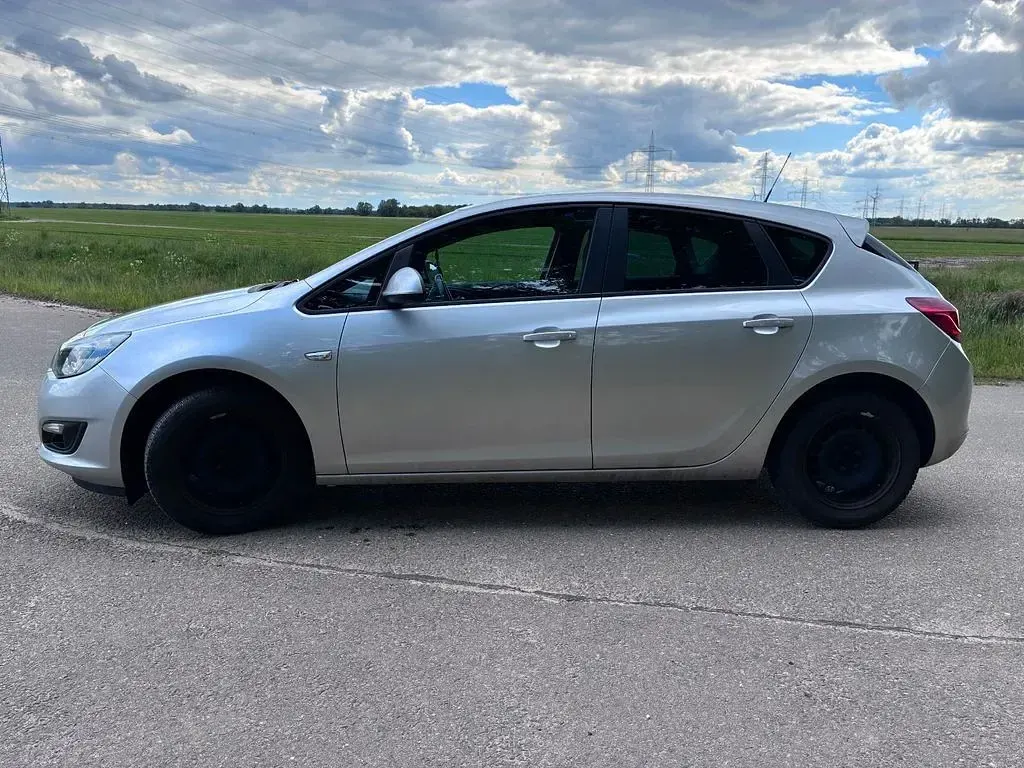 Gebraucht Opel Astra Edition 120 PS (88 kW) 2015 Silber Limousine