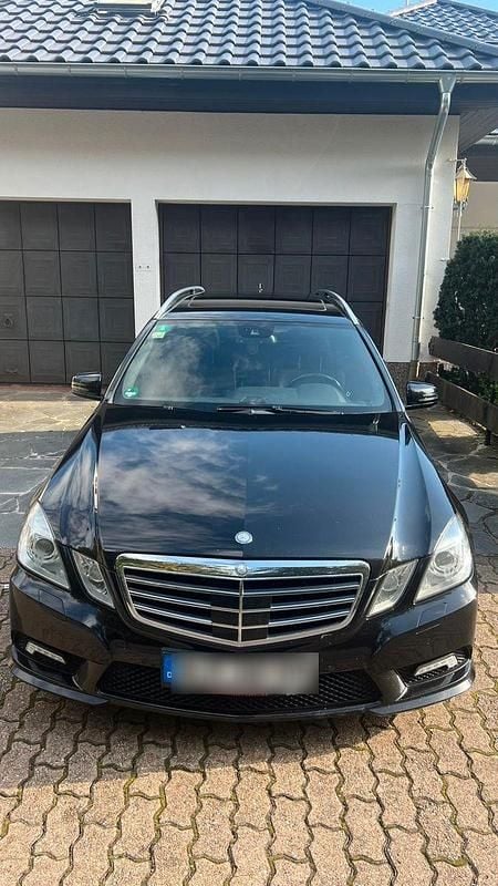 Schwarz Gebraucht 2010 Mercedes E250 Elegance Kombi | 5.300 € (Superpreis) - Bild 1/4