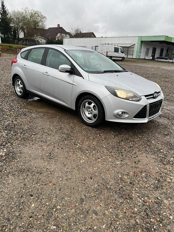 Second-hand Ford Focus 125 CP (91 kW) 2012 Argintiu Berlinǎ