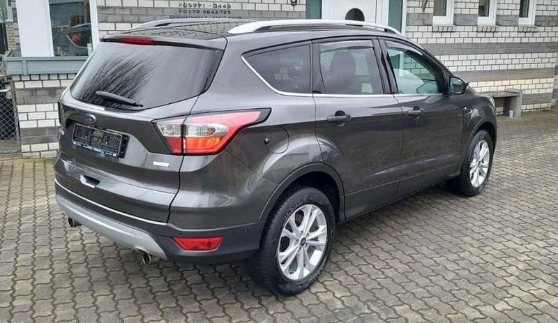 Gebraucht Ford Kuga 150 PS (110 kW) 2018 Grau SUV