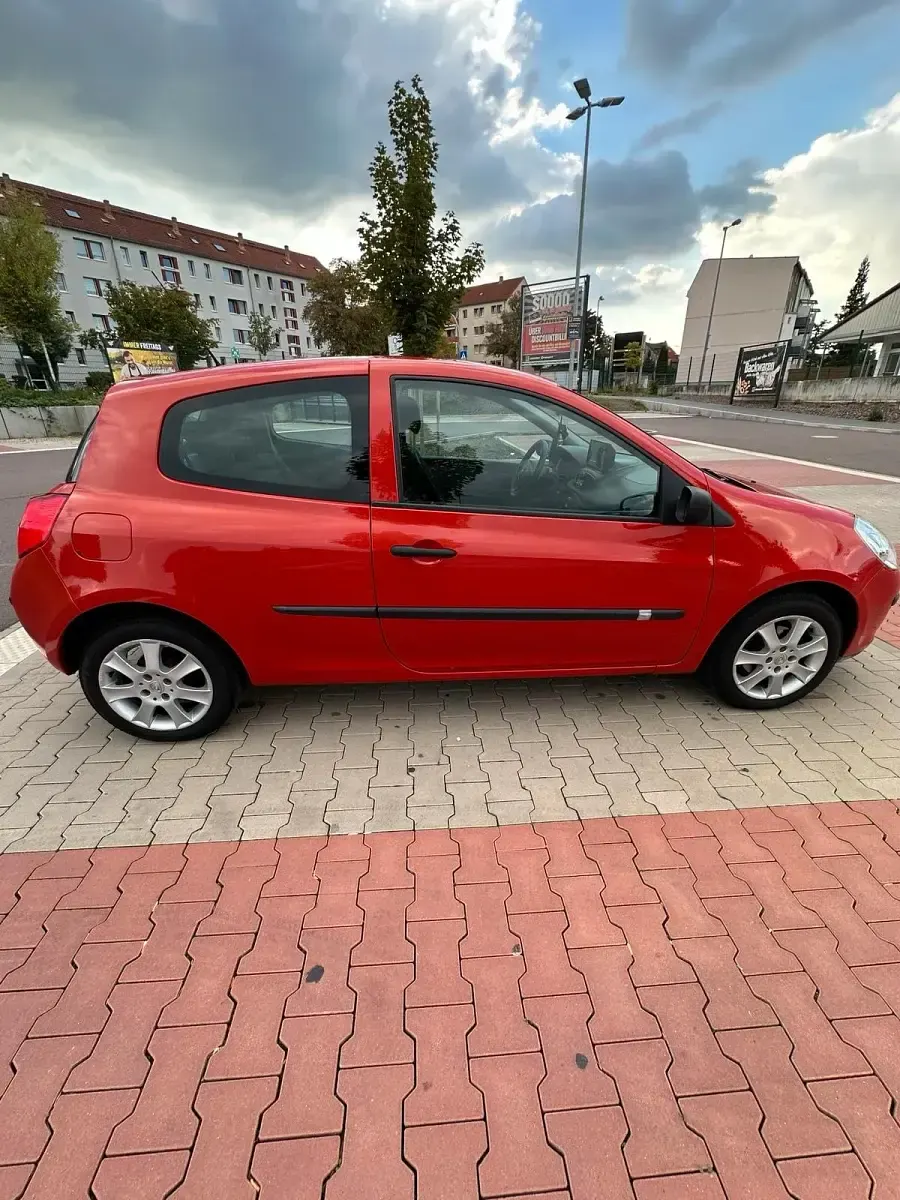 Gebraucht Renault Clio III 75 PS (55 kW) 2006 Rot Kleinwagen