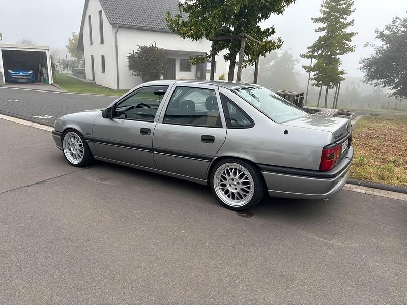Gebraucht Opel Vectra 115 PS (84 kW) 1993 Silber Limousine