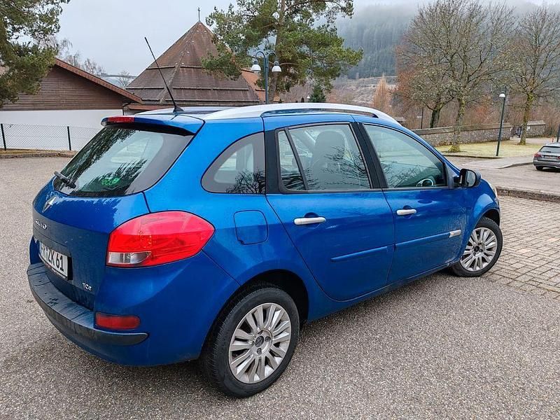 Gebraucht Renault Clio II Dynamique 103 PS (75 kW) 2011 Blau Limousine