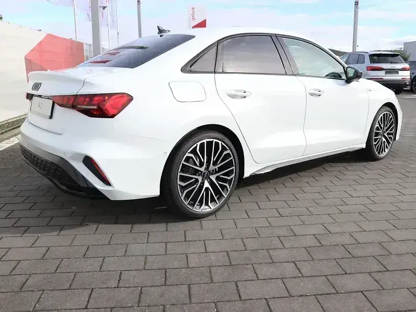 Gebraucht Audi A3 S-Line 150 PS (110 kW) 2025 Gletscherweiß metallic Limousine