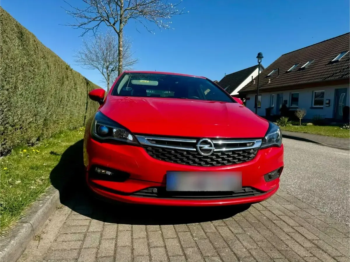 Second-hand Opel Astra Active 105 CP (77 kW) 2017 Negru Berlinǎ