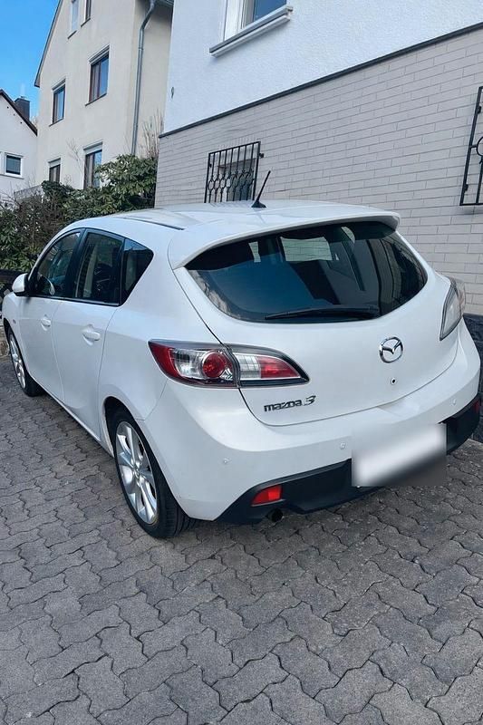 Gebraucht Mazda 3 Active Plus 105 PS (77 kW) 2011 Weiß Kleinwagen