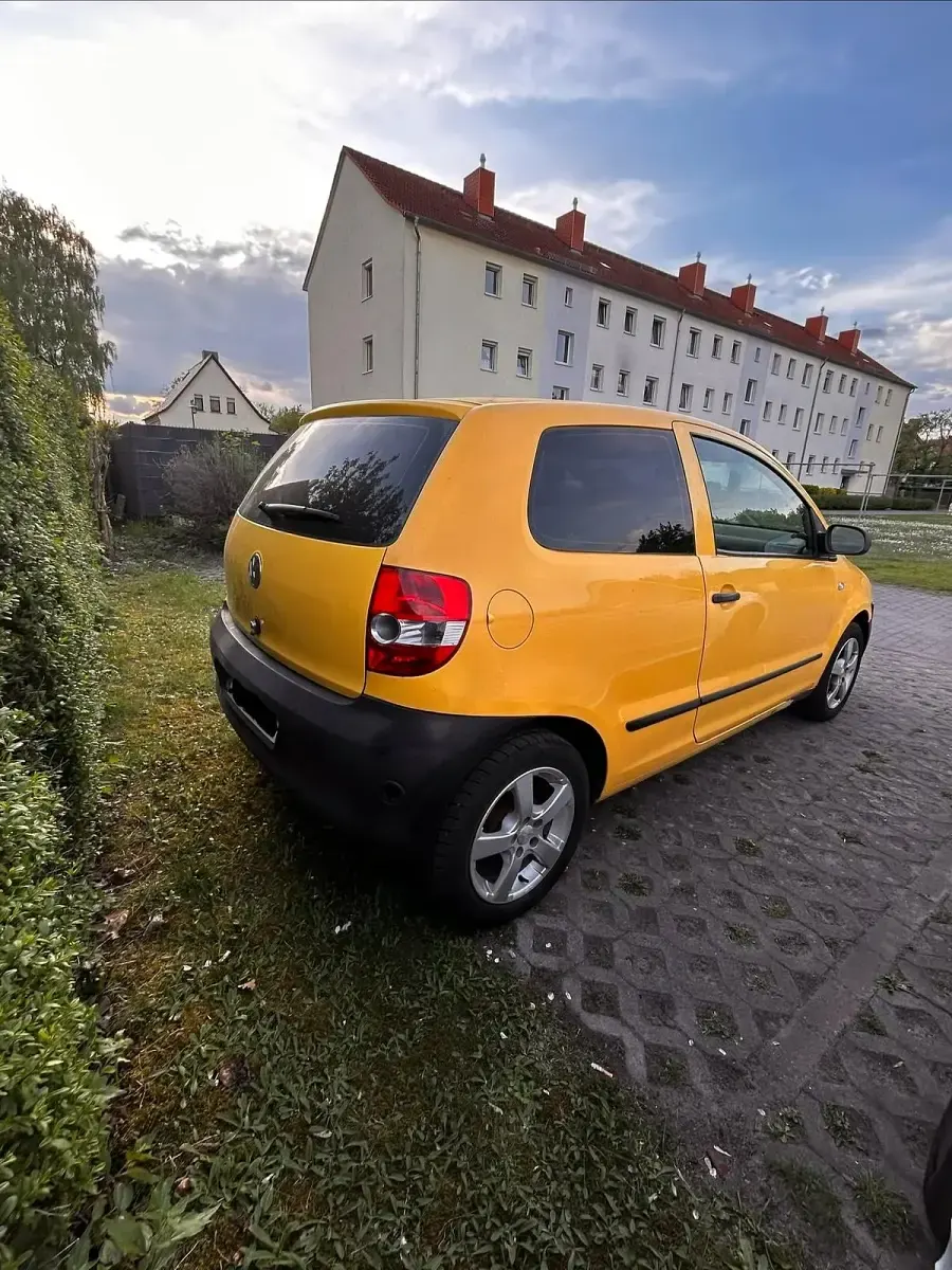 Używany VW Fox 56 KM (41 kW) 2007 Żółty Hatchback