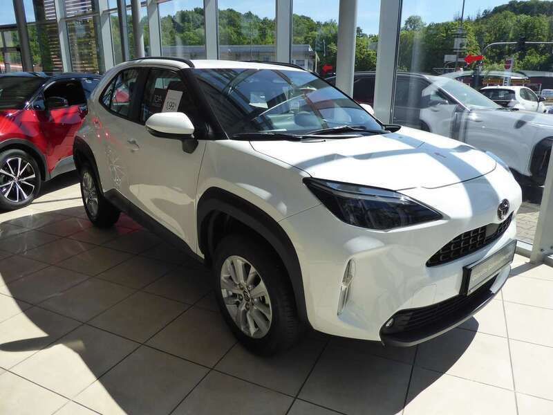 Schneeweiß Neu 2024 Toyota Yaris Cross Comfort SUV | 26.733 € - Bild 1/4