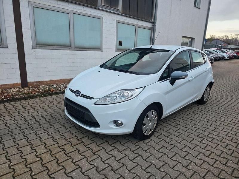 Weiß Gebraucht 2012 Ford Fiesta Titanium Limousine | 3.390 € (Guter Preis) - Bild 1/4