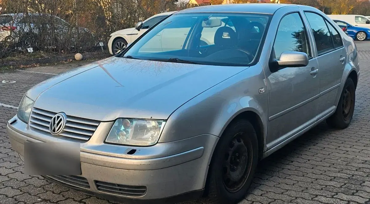 Second-hand VW Bora 131 CP (96 kW) 2001 Argintiu Berlinǎ