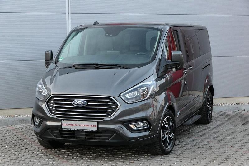 Grau Gebraucht 2020 Ford Tourneo Titanium X Van / Kleinbus | 37.900 € (Teuer) - Bild 1/4