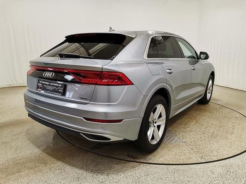 Gebraucht Audi Q8 Ambiente 381 PS (280 kW) 2022 Satellitsilber metallic SUV
