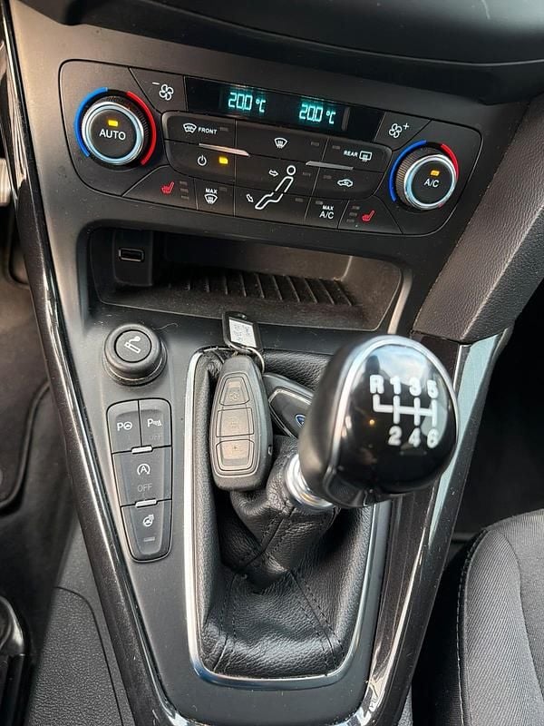 Usado Ford Focus 125 CV (91 kW) 2018 Blanco Familiar
