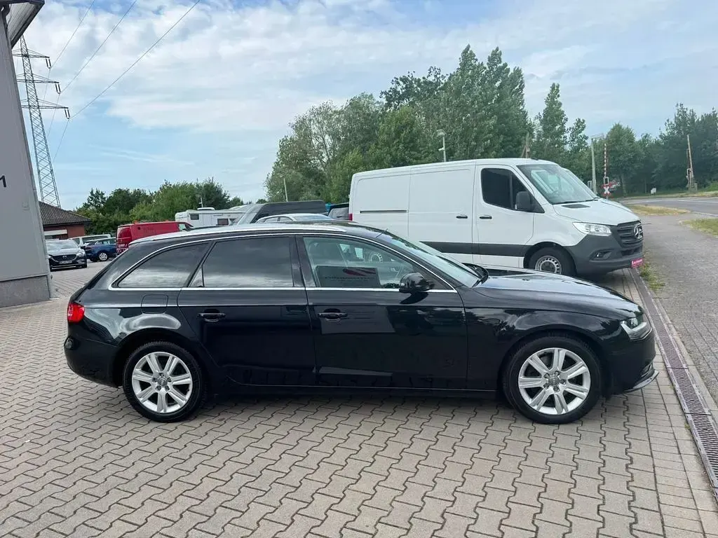 Gebraucht Audi A4 Attraction 177 PS (130 kW) 2014 Schwarz Kombi