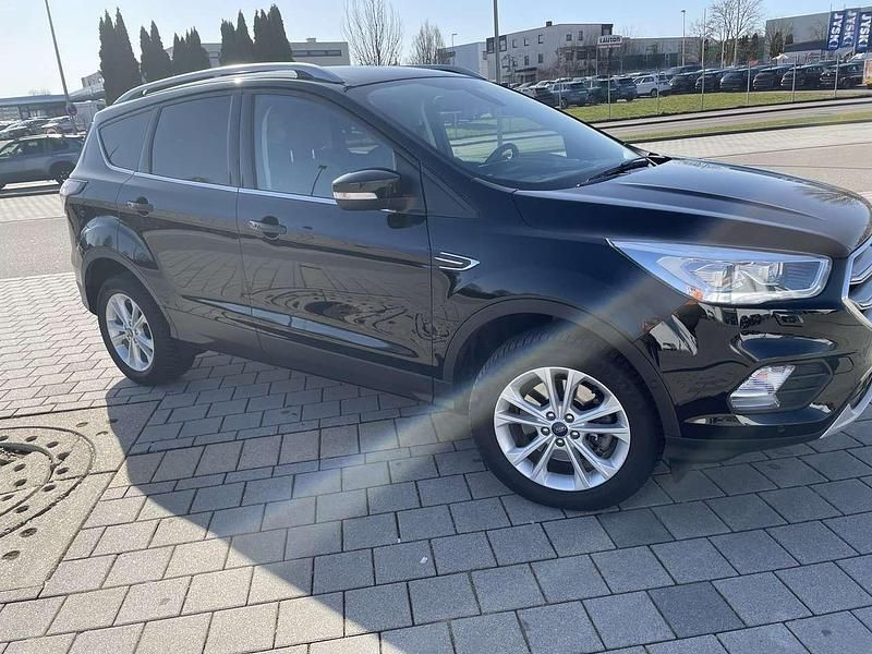 Gebraucht Ford Kuga Titanium 175 PS (128 kW) 2019 Schwarz SUV