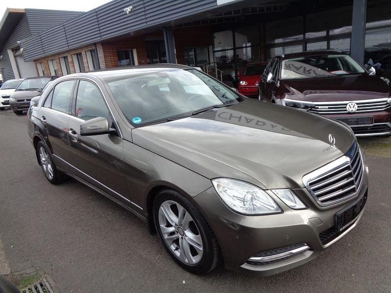 Gebraucht Mercedes E250 Avantgarde 204 PS (150 kW) 2012 Grau Limousine