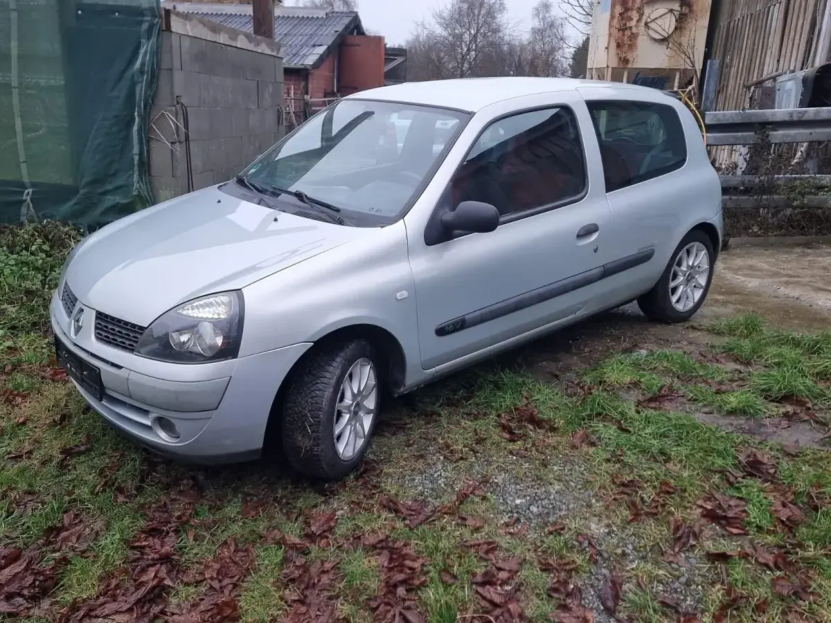 Gebraucht Renault Clio 75 PS (55 kW) 2003 Silber Kleinwagen