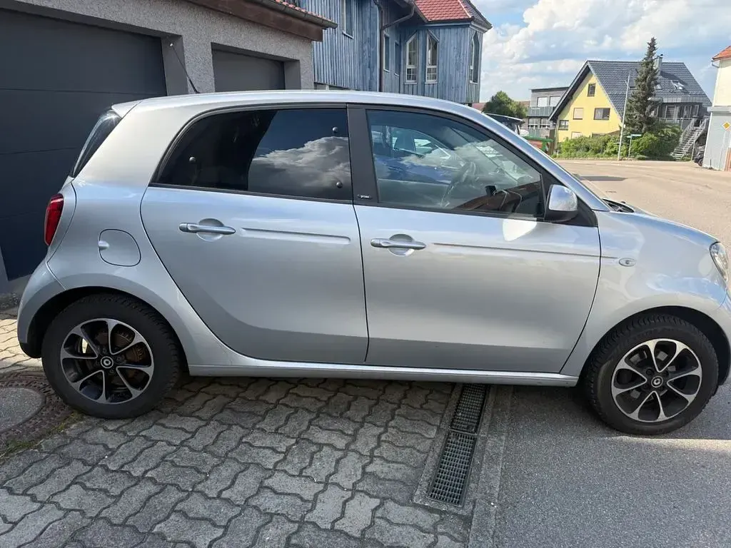 Usata Smart ForFour Basis 90 CV (66 kW) 2015 Argento Utilitaria