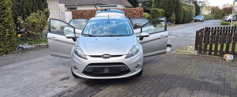 Gebraucht Ford Fiesta Titanium 82 PS (60 kW) 2012 Silber Kleinwagen