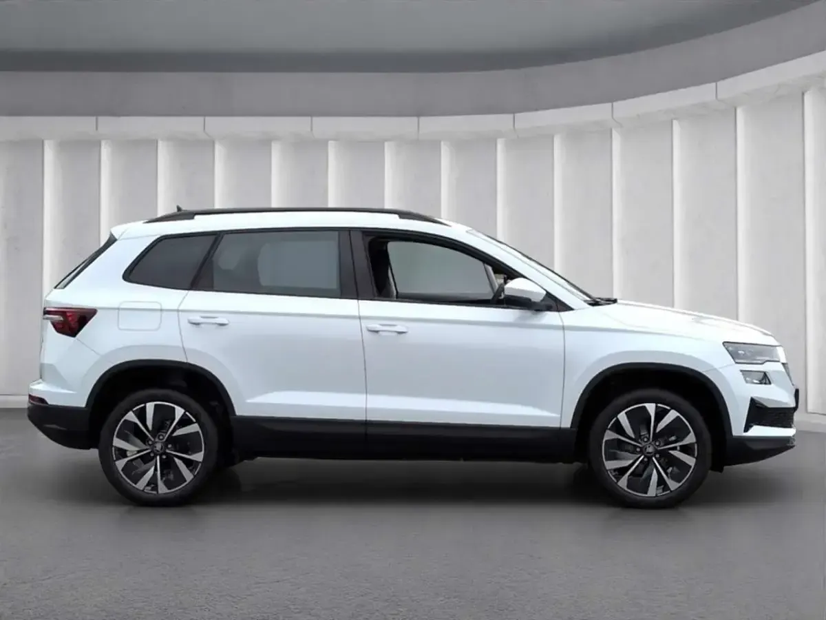 Neu Skoda Karoq 150 PS (110 kW) 2026 Moonweiss metallic SUV