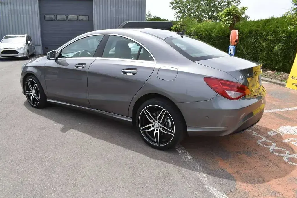 Gebraucht Mercedes CLA180 Urban 122 PS (89 kW) 2018 Grau Coupé