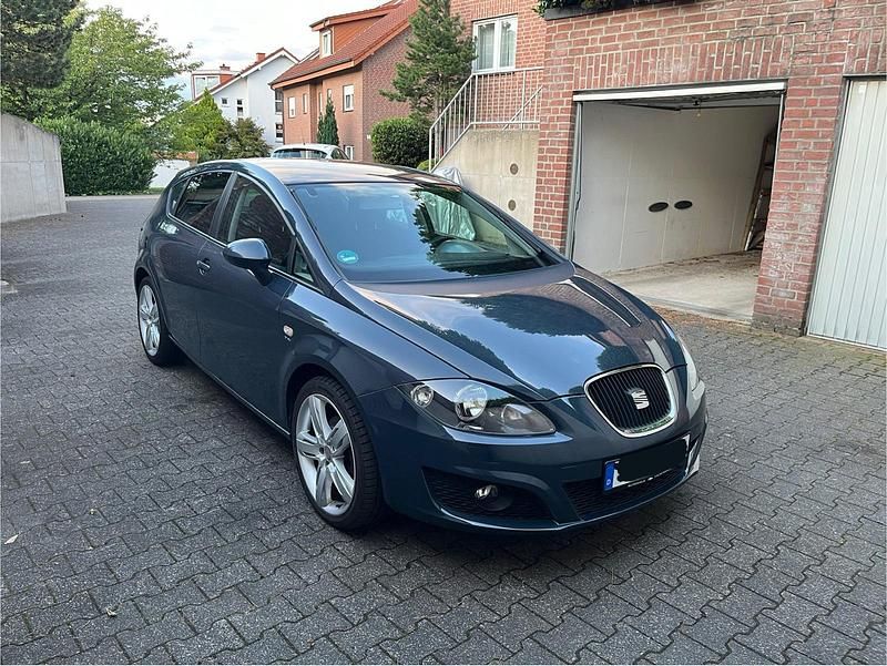Grau Gebraucht 2009 Seat Leon FR Limousine | 3.990 € (Teuer) - Bild 1/4