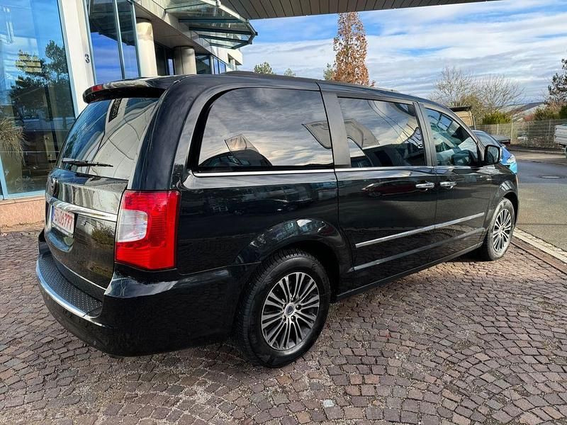 Gebraucht Lancia Voyager S 177 PS (130 kW) 2015 Schwarz Van / Kleinbus