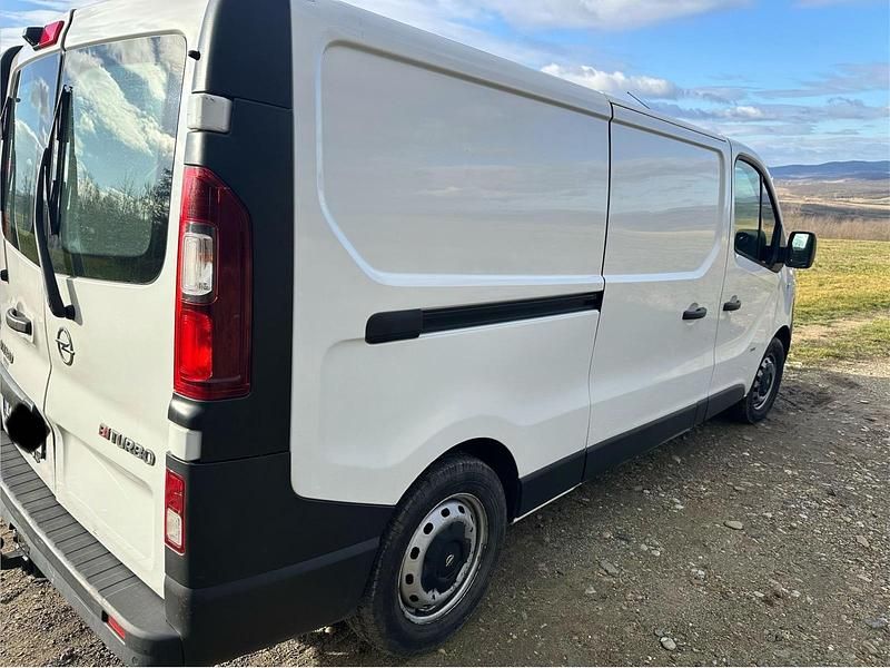 Gebraucht Opel Vivaro 145 PS (106 kW) 2017 Weiß Van / Kleinbus