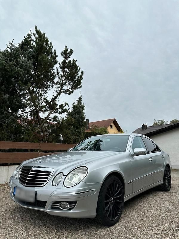 Silber Gebraucht 2006 Mercedes E280 Limousine | 6.700 € (Fairer Preis) - Bild 1/4