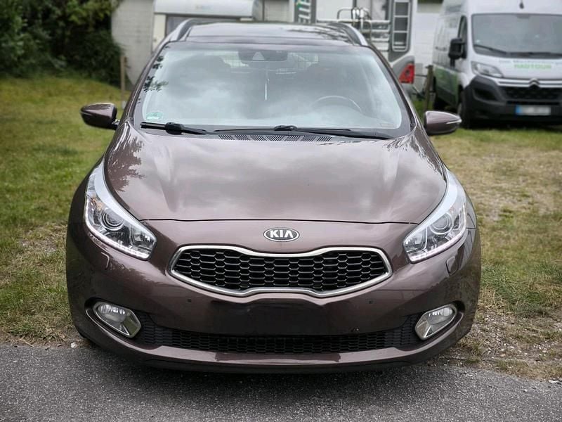 Gebraucht Kia Ceed 128 PS (94 kW) 2013 Braun Kleinwagen