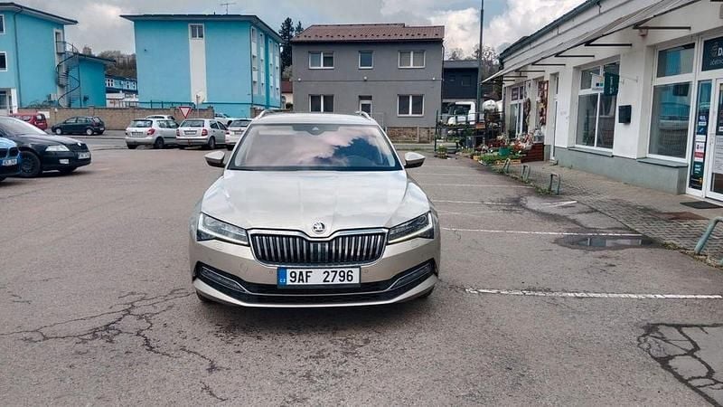 Usata Skoda Superb Ambition 150 CV (110 kW) 2022 Oro Station wagon