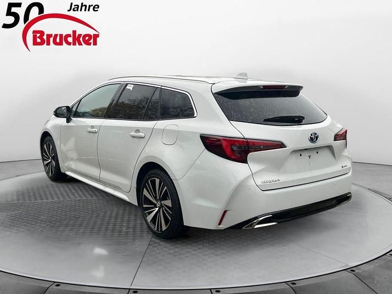 Neu Toyota Corolla 140 PS (102 kW) 2025 Grau Kombi