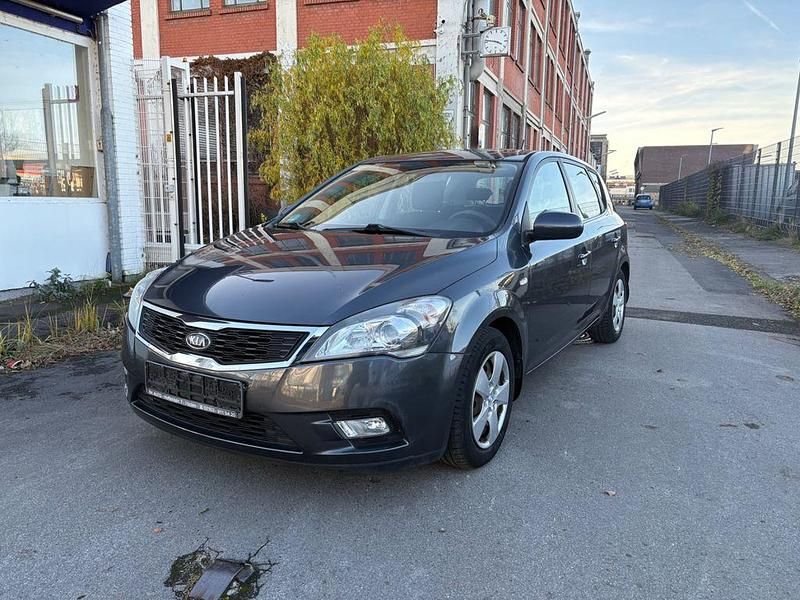 Gebraucht Kia Ceed 90 PS (66 kW) 2010 Grau Kleinwagen