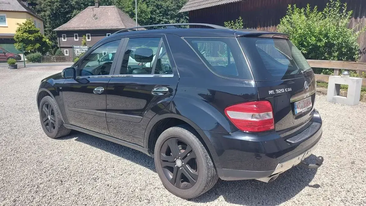 Gebraucht Mercedes ML320 224 PS (164 kW) 2007 Obsidianschwarz  metalliclack SUV