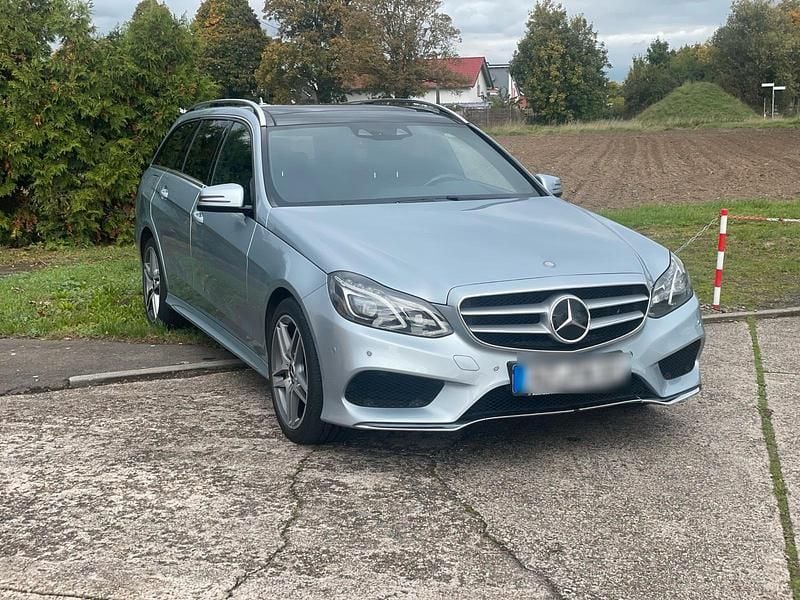 Blau Gebraucht 2015 Mercedes E400 Kombi | 17.500 € - Bild 1/4