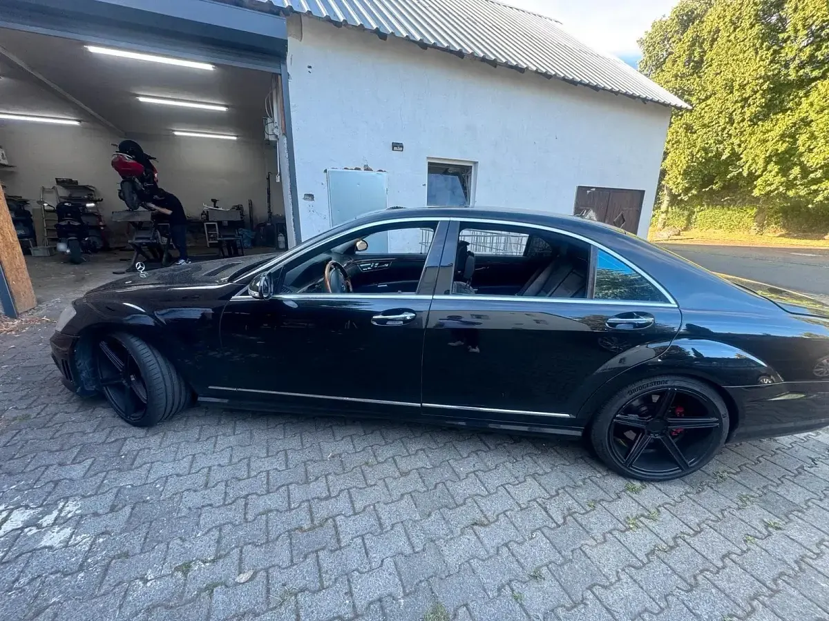 Gebraucht Mercedes S500 389 PS (286 kW) 2009 Schwarz Limousine