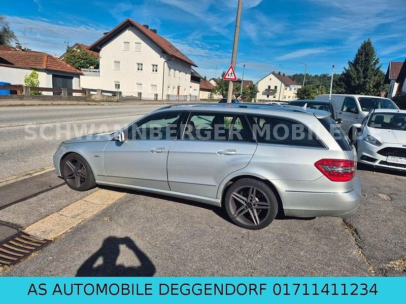 Gebraucht Mercedes E250 204 PS (150 kW) 2010 Silber Limousine