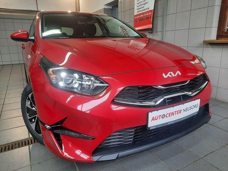 Rot Neu 2025 Kia Ceed Sportswagon Kombi | 22.800 € (Guter Preis) - Bild 1/4