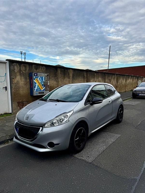Silber Gebraucht 2015 Peugeot 208 Kleinwagen | 4.450 € (Fairer Preis) - Bild 1/4