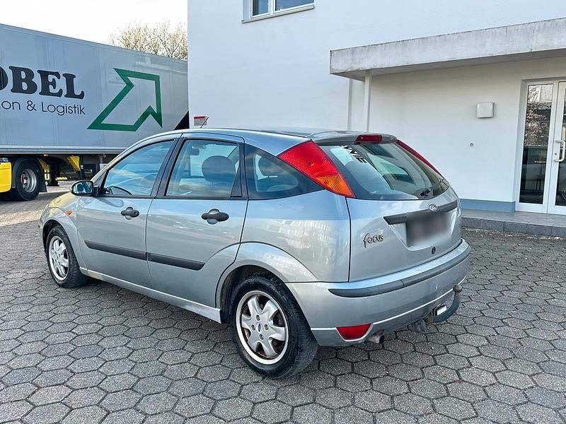 Gebraucht Ford Focus 100 PS (73 kW) 2005 Grau Kleinwagen