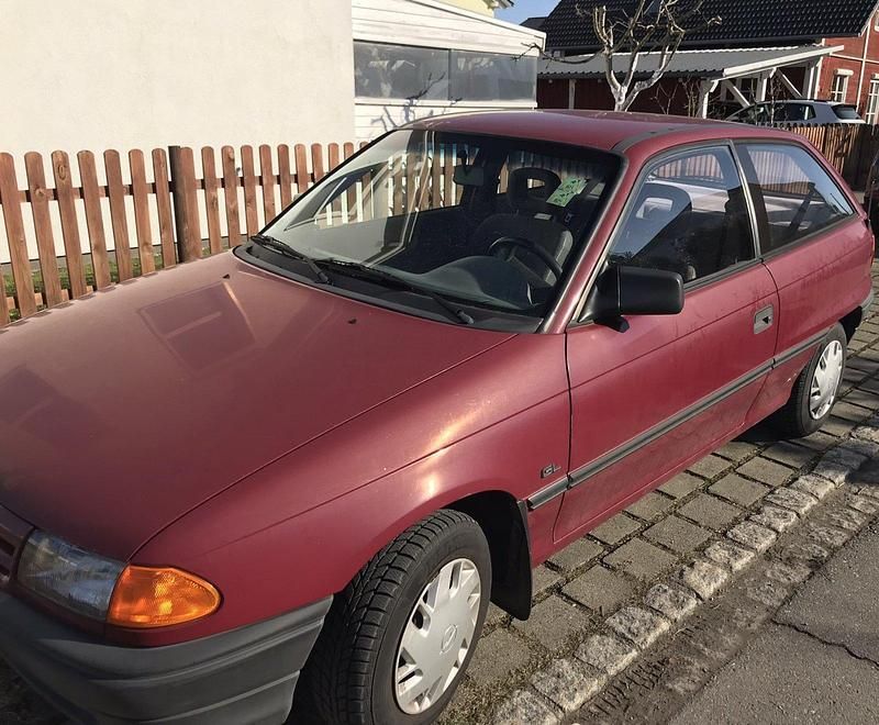 Gebraucht Opel Astra 75 PS (55 kW) 1993 Rot Kleinwagen