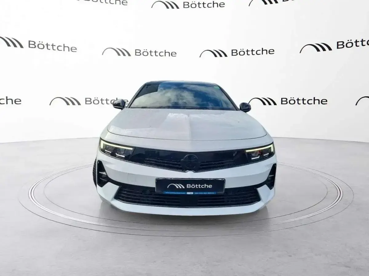 Gebraucht Opel Astra 114 kW (156 PS) 2026 Lack weiss banquise/typ aussen Limousine