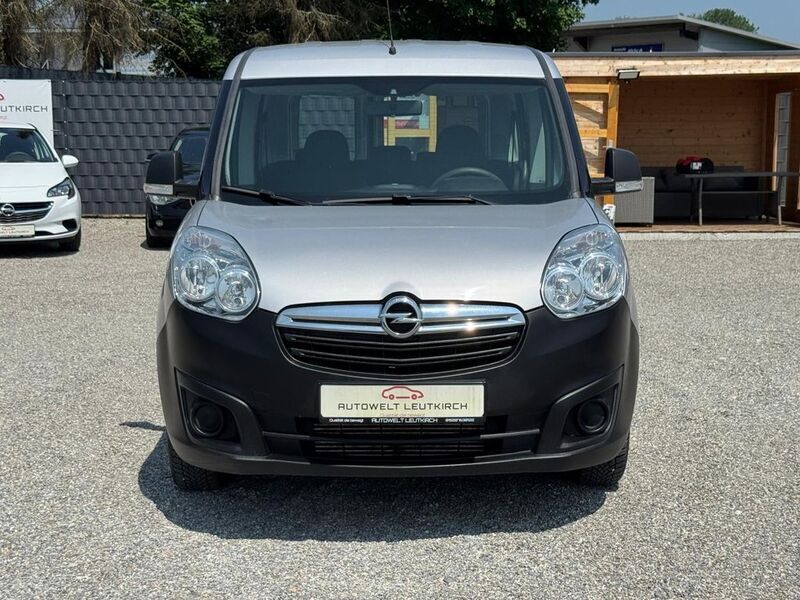 Silber Gebraucht 2016 Opel Combo Selection Van / Kleinbus | 6.980 € (Fairer Preis) - Bild 1/4