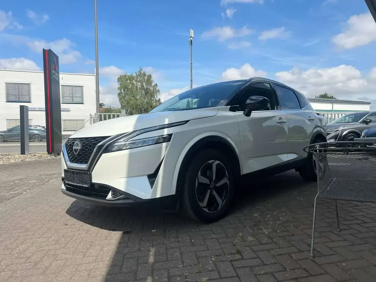 Gebraucht Nissan Qashqai N-Connecta 140 PS (102 kW) 2022 Pearl white/black m SUV