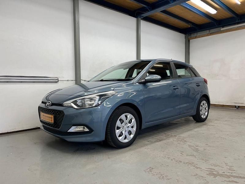 Blau Gebraucht 2017 Hyundai i20 GO! Limousine | 8.500 € (Fairer Preis) - Bild 1/4